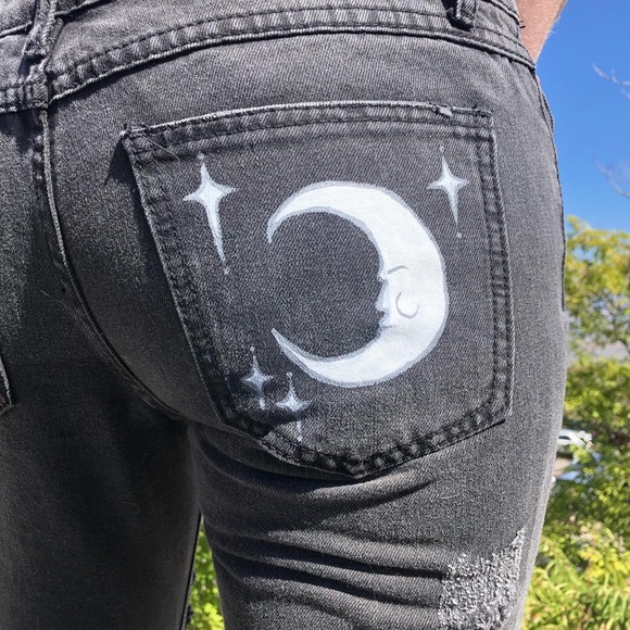 Painted Jeans 🌞 - Picture 2 of 6